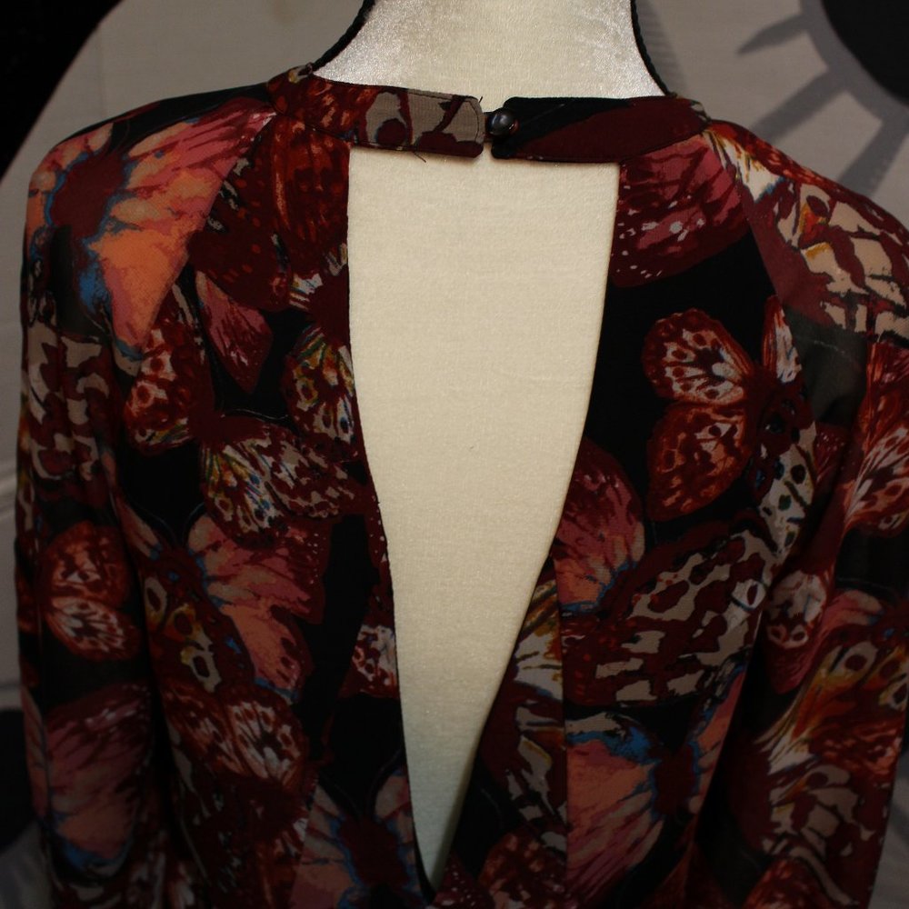 butterfly print shift dress Pearle 88 long sleeve A line bell sleeves back cut - Picture 4 of 8